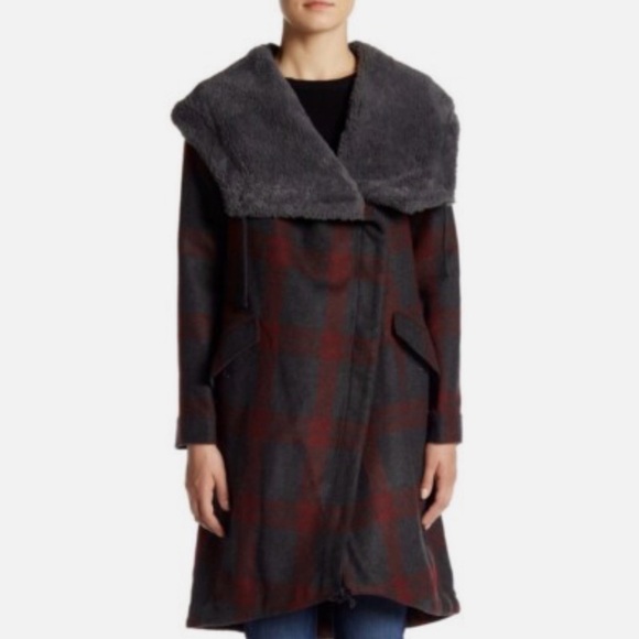 BB Dakota Jackets & Blazers - BB Dakota Charcoal and Burgundy Plaid Cape with Faux Fur Collar